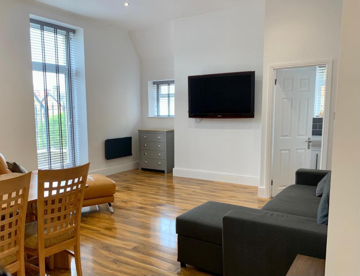 Lytham St Annes, A Spacious, High End, One Bedroomed Apartment 5 Экстерьер фото